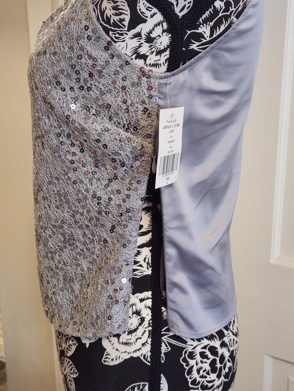 🆕️ 💎HTF Tahari Luxe💎 - Silver Sequin Scoop-Neck Tank Top - Picture 9 of 14
